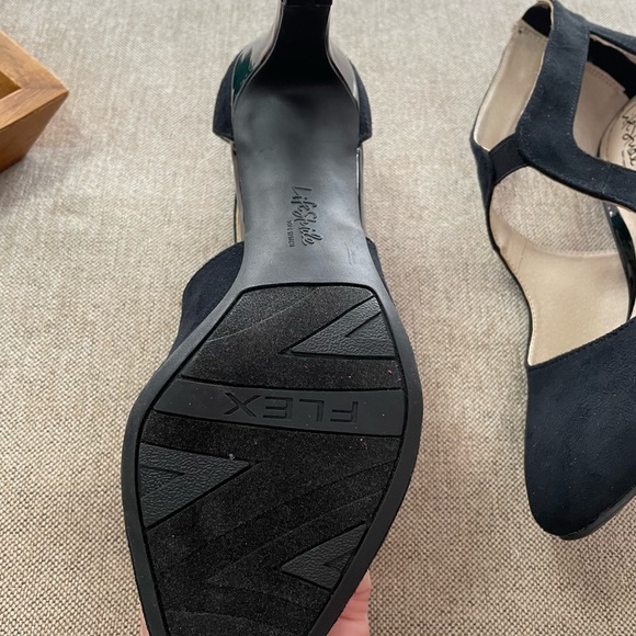 ⭐️Brand New⭐️ Never worn black suede shoe size 8.5 with 2.5” patent leather heel - Picture 8 of 10